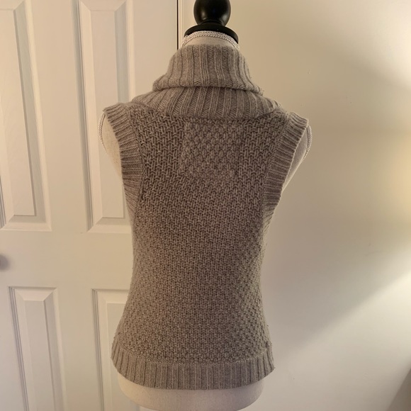 Abercrombie & Fitch XS tan woolen sleeveless top - Picture 4 of 8